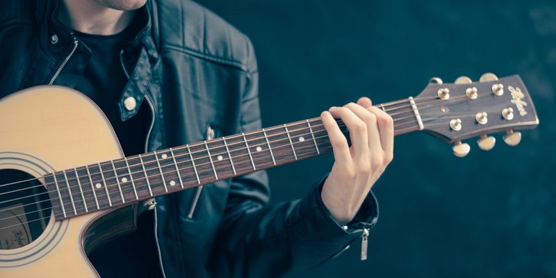Cara Belajar Gitar Listrik Mudah