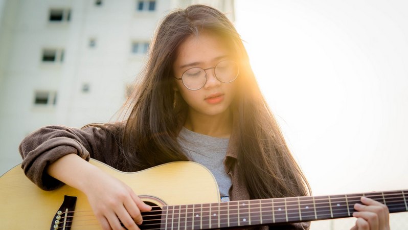 Inilah 15 Lagu untuk Pemula Belajar Gitar, Mudah Dingat & Dimainkan